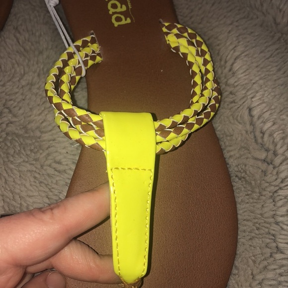 NWT Mudd Braided 3-Strap Flip-Flops, size small (5-6) - Picture 3 of 7